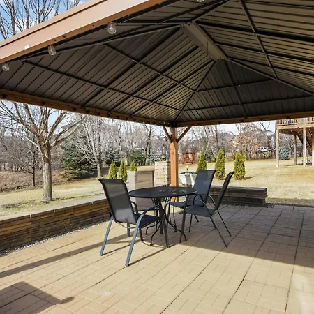 Charming 3-Bedroom 1 Bath Basement Nook With Backyard View And Gazebo